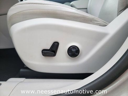 Used 2020 Jeep Cherokee Limited w/ Technology Group FWD image 18