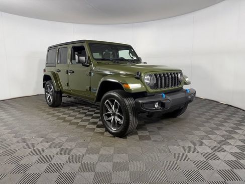 Used 2024 Jeep Wrangler Unlimited AWD/4WD image 3