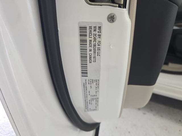 Used 2024 Chrysler Pacifica Touring-L FWD image 14
