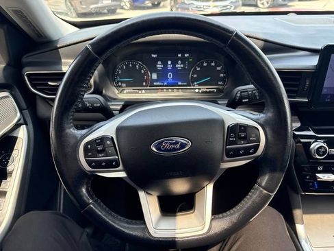 Used 2021 Ford Explorer Limited w/ Equipment Group 301A AWD/4WD image 16