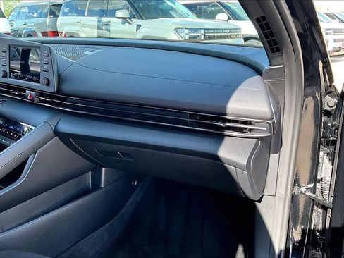 Certified 2025 Hyundai Elantra Sport image 34