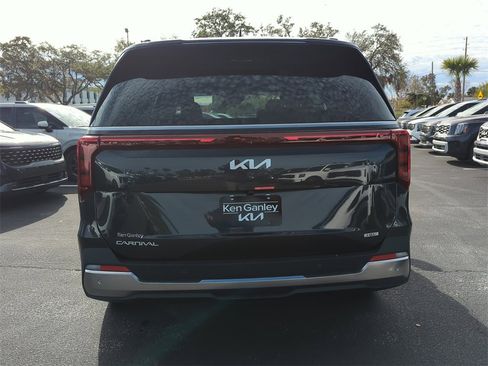 New 2026 Kia Carnival SX image 7