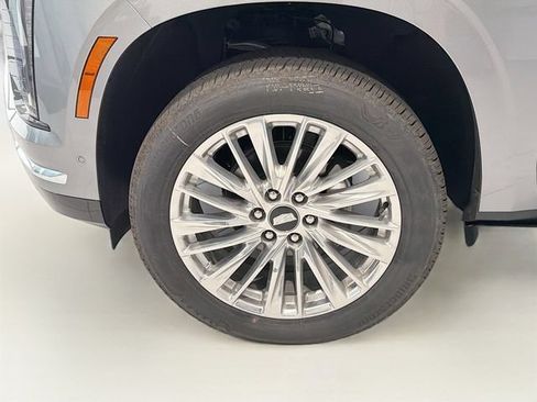 New 2026 Cadillac Escalade ESV Luxury w/ LPO, Floor Liner Package AWD/4WD image 29