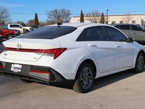 New 2026 Hyundai Elantra Blue image 3