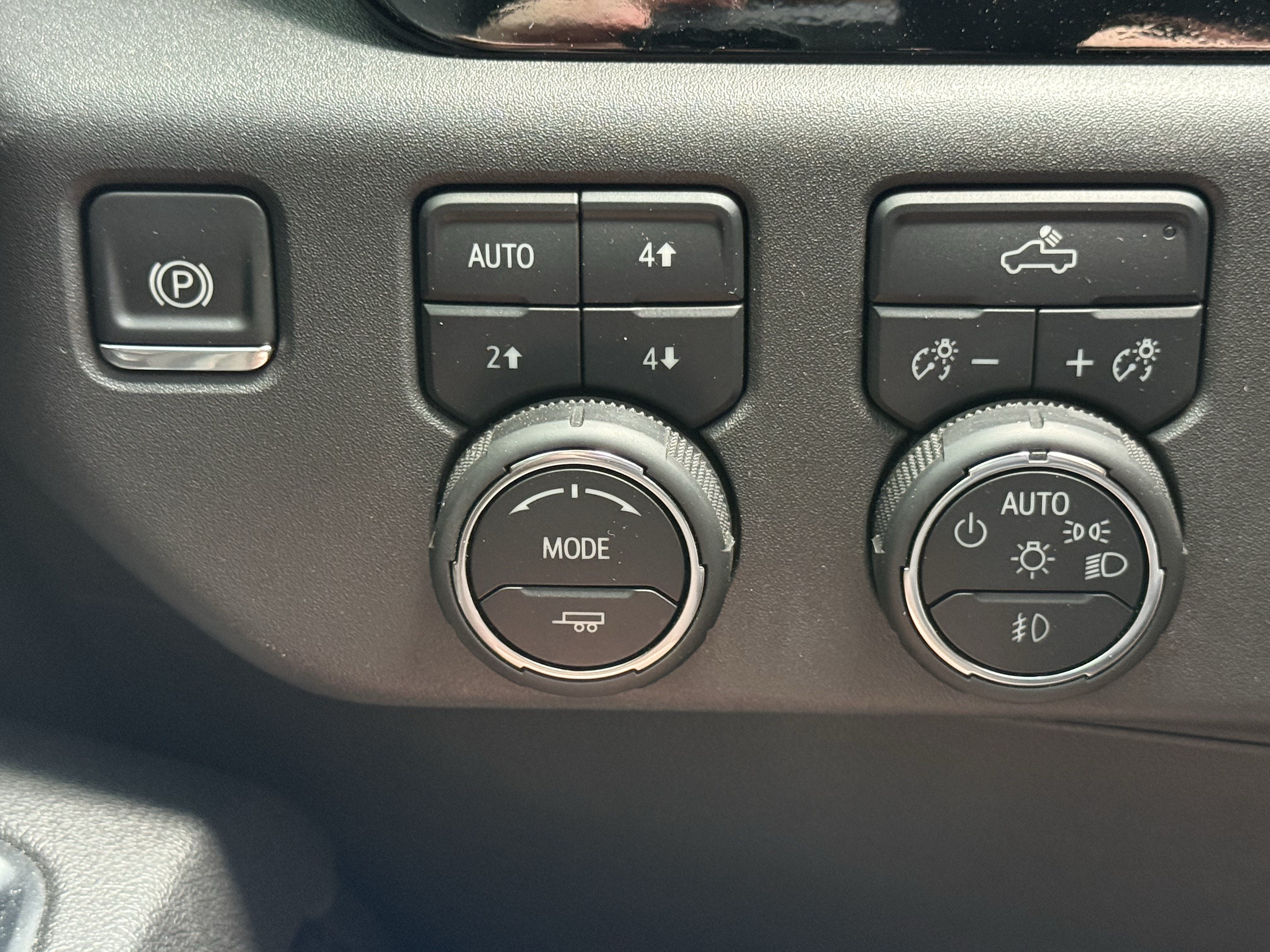 Used 2025 Chevrolet Silverado 1500 LT Trail Boss w/ Convenience Package II AWD/4WD image 30