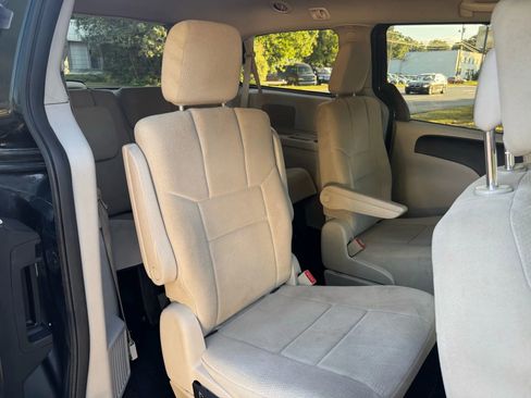 Used 2011 Dodge Grand Caravan Mainstreet w/ PWR Convenience Group image 19