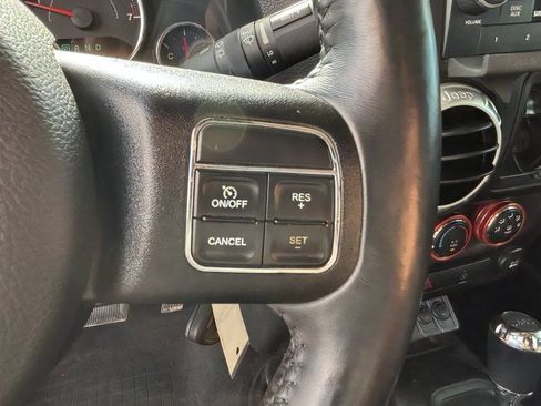 Used 2018 Jeep Wrangler Unlimited Sahara w/ Connectivity Group AWD/4WD image 23
