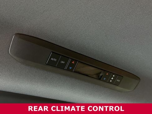 Used 2023 Toyota Sienna Limited image 29