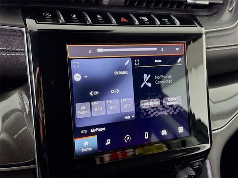 Used 2023 Jeep Grand Cherokee Laredo image 8