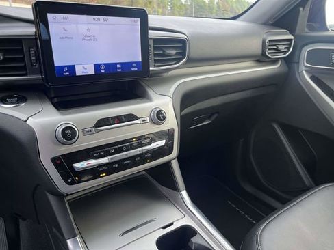Used 2022 Ford Explorer XLT w/ Equipment Group 202A image 27