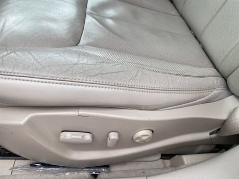 Used 2011 Cadillac DTS Luxury image 13