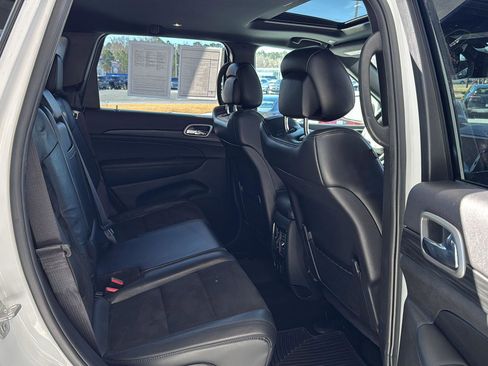Used 2019 Jeep Grand Cherokee Altitude image 11
