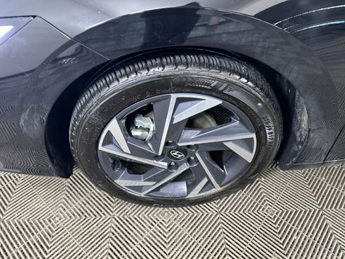 Used 2024 Hyundai Elantra Limited image 10