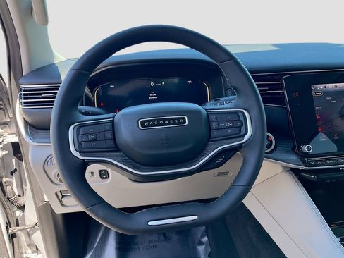 Used 2024 Jeep Wagoneer Series III w/ Premium Group I AWD/4WD image 11