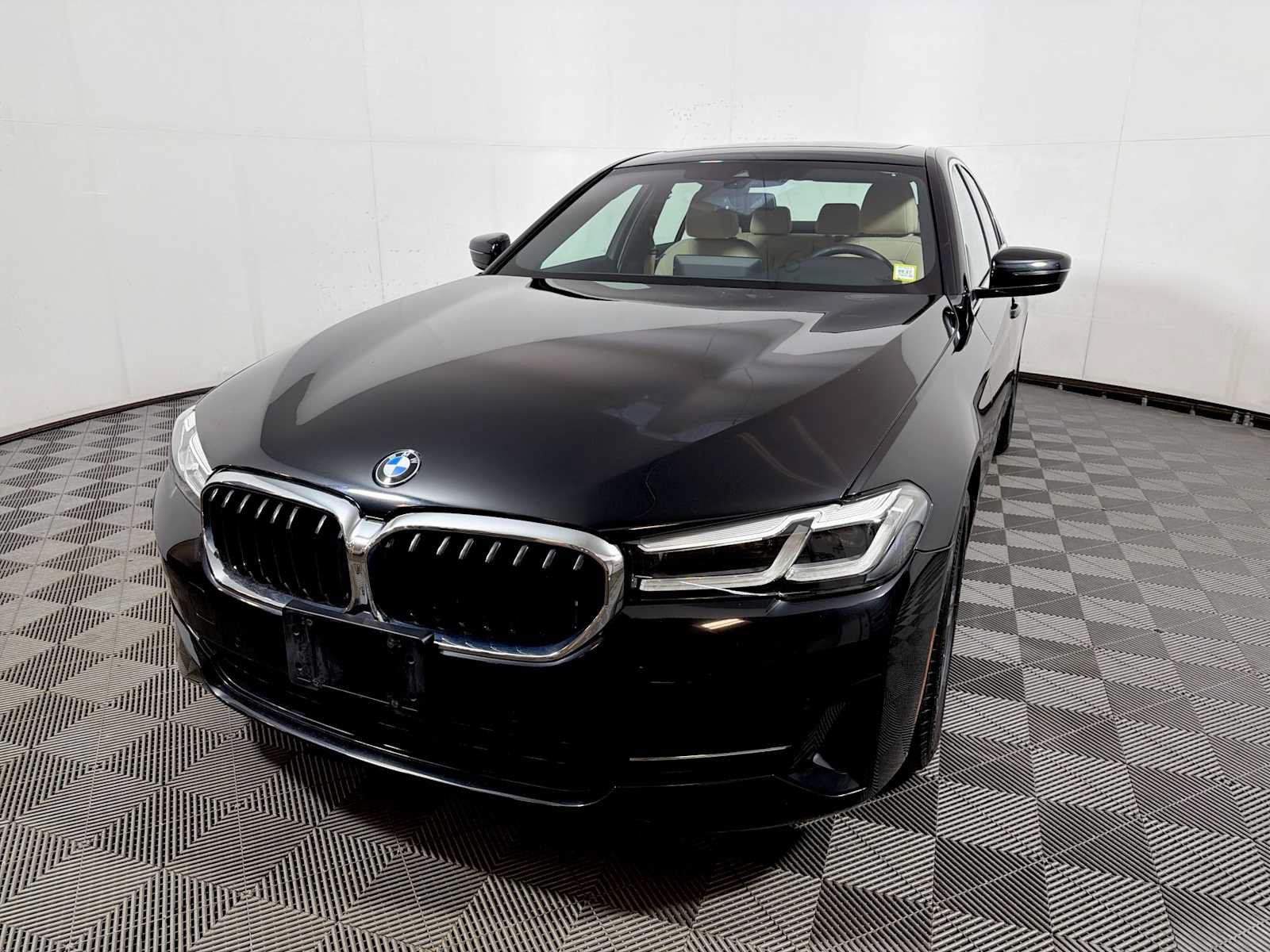 Used 2023 BMW 530i xDrive w/ Convenience Package AWD/4WD image 3