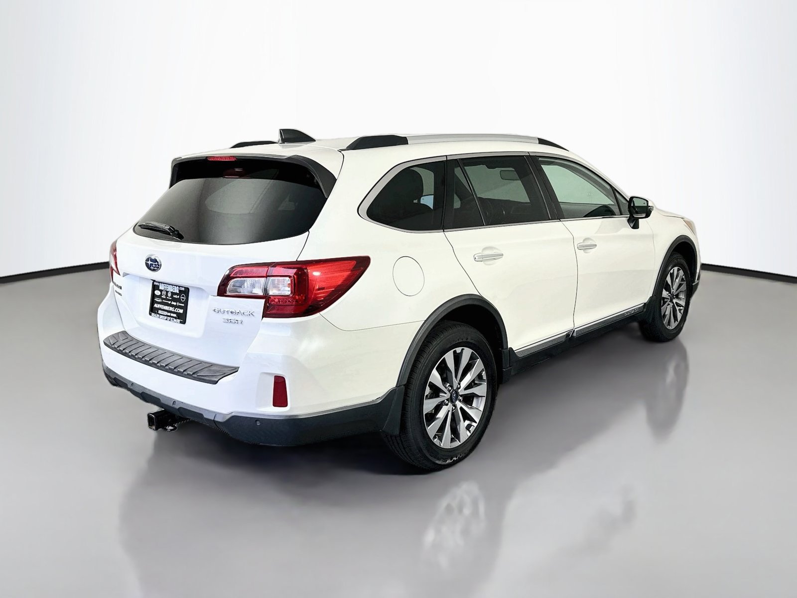 Used 2017 Subaru Outback 3.6R Touring w/ Popular Package #5A AWD/4WD image 7