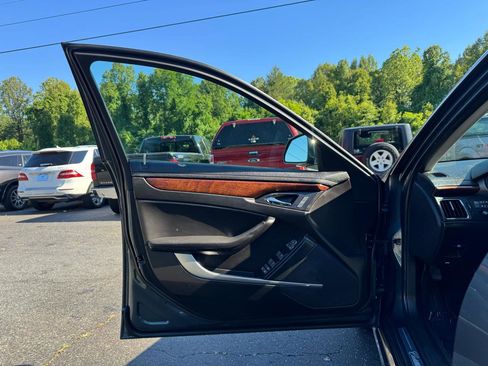 Used 2010 Cadillac CTS Luxury RWD image 9