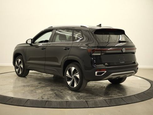 New 2026 Volkswagen Taos SE image 5