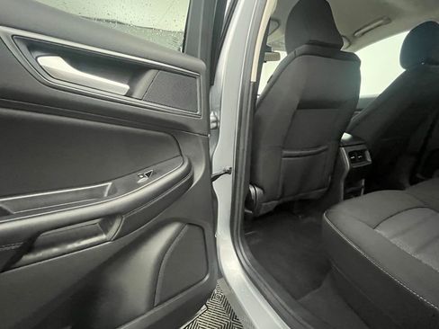 Used 2024 Ford Edge SE w/ Black Appearance Package image 25