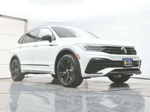 Used 2023 Volkswagen Tiguan SE R-Line AWD/4WD image 26