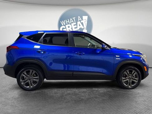 Used 2023 Kia Seltos LX image 2