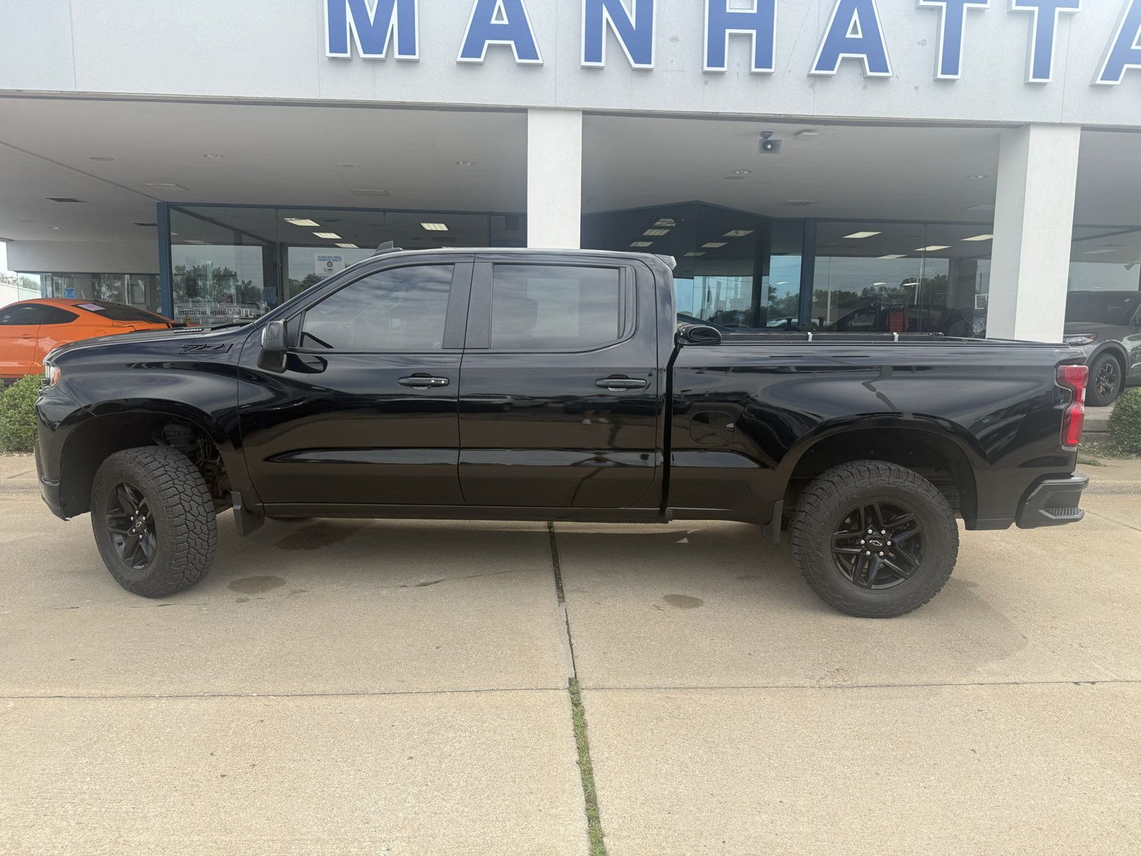 Used 2022 Chevrolet Silverado 1500 LT Trail Boss w/ Convenience Package II AWD/4WD image 16