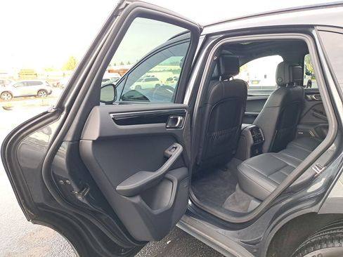 Used 2020 Porsche Macan image 12