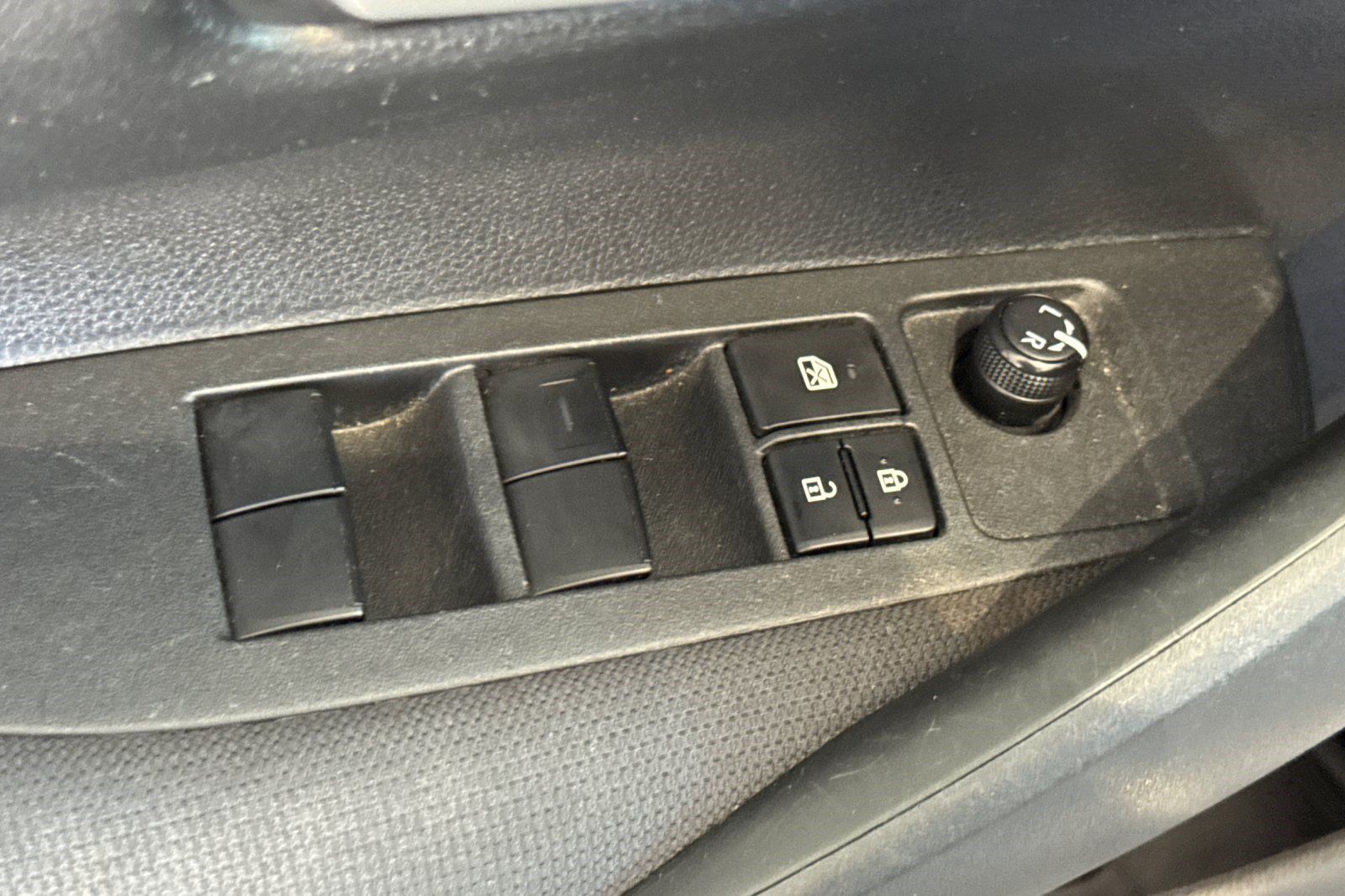 Used 2020 Toyota Corolla LE FWD image 13