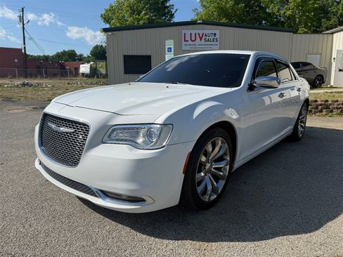 Used 2020 Chrysler 300 Limited RWD image 1