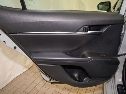 Used 2024 Toyota Camry SE image 8