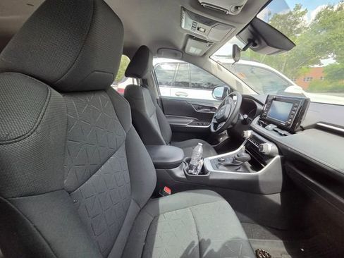 Used 2022 Toyota RAV4 XLE AWD/4WD image 10