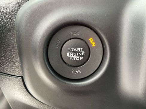 Used 2023 Jeep Gladiator Rubicon w/ LED Lighting Group AWD/4WD image 17