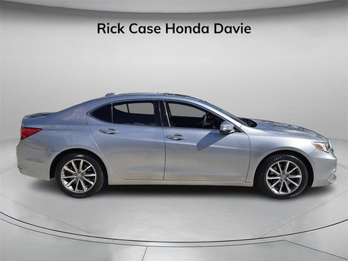 Used 2020 Acura TLX image 3