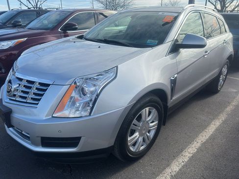 Used 2016 Cadillac SRX Luxury image 2