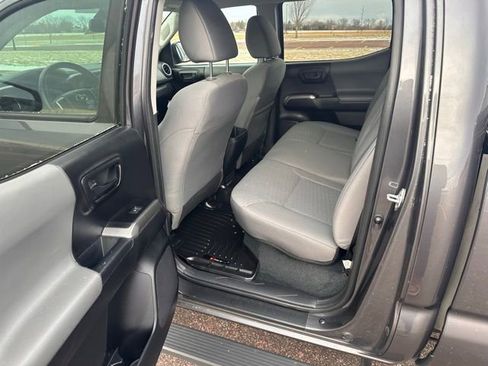 Used 2021 Toyota Tacoma TRD Sport image 30