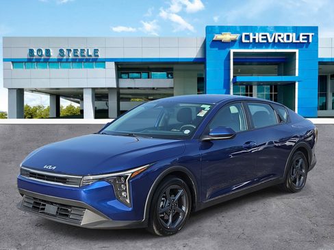 Used 2025 Kia K4 FWD image 2