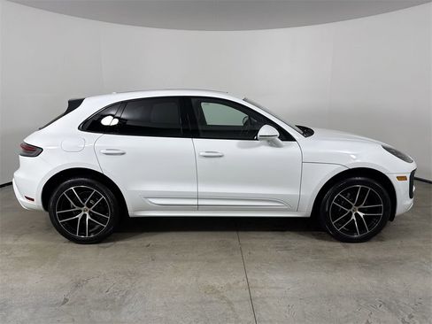 Certified 2025 Porsche Macan image 8