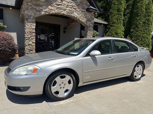 Used 2006 Chevrolet Impala SS FWD image 2