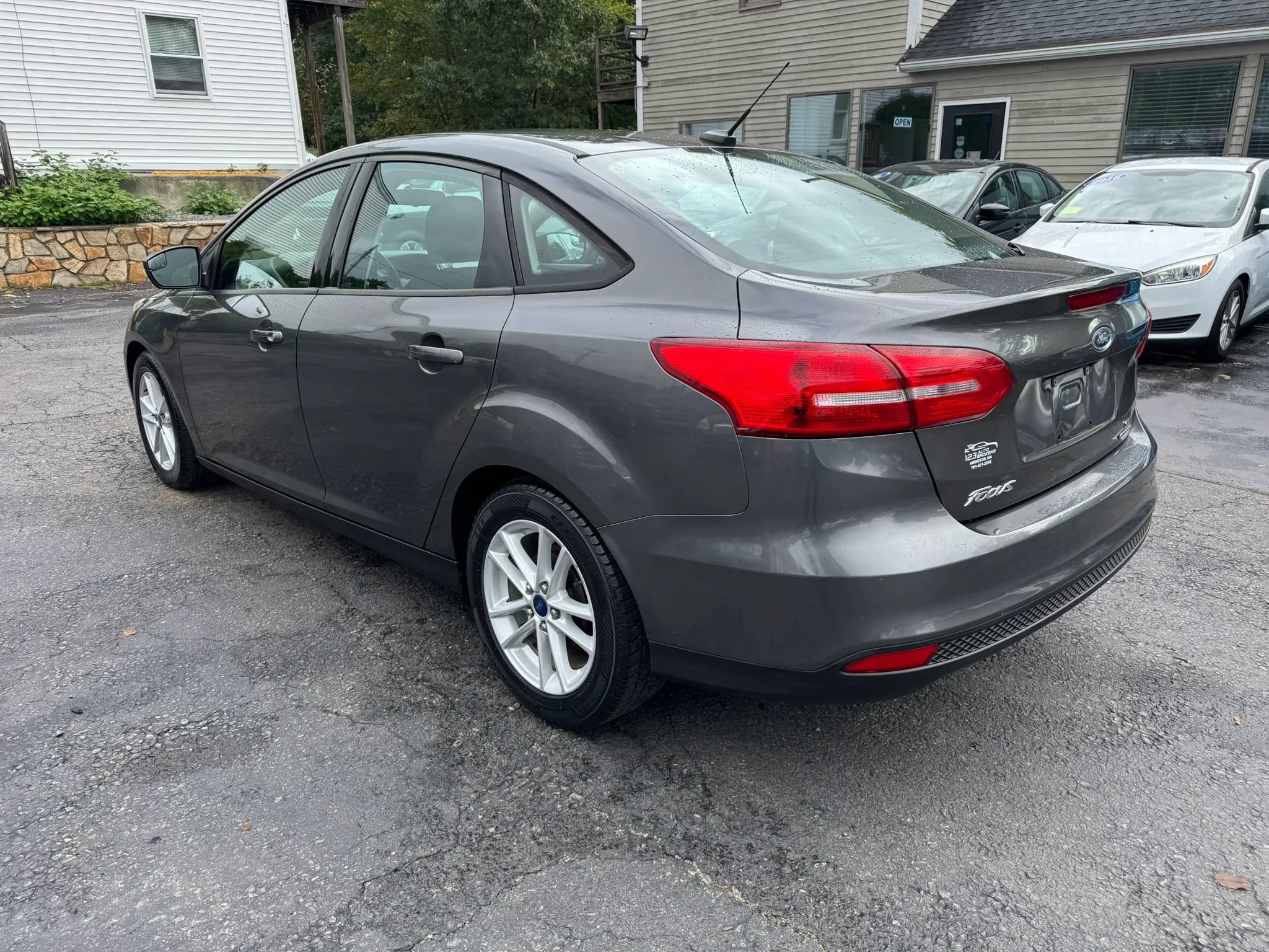 Used 2015 Ford Focus SE w/ SE Cold Weather Package FWD image 5