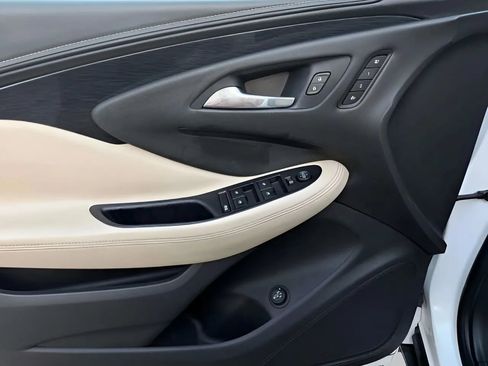 Used 2017 Buick Envision Essence image 40
