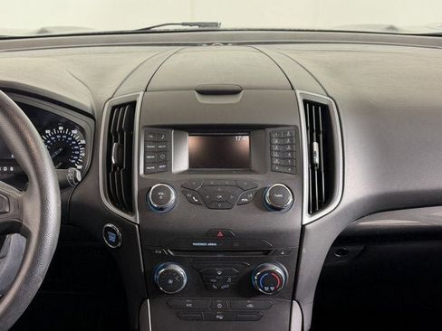 Used 2018 Ford Edge SE image 12