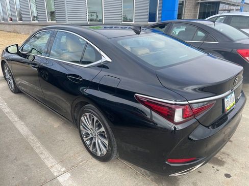 Used 2019 Lexus ES 350 w/ Premium Package image 3