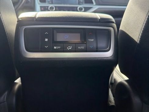 Certified 2018 Toyota Highlander Limited AWD/4WD image 9