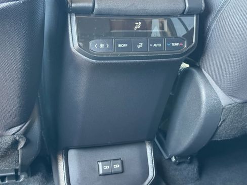 Used 2023 Toyota Highlander LE image 15