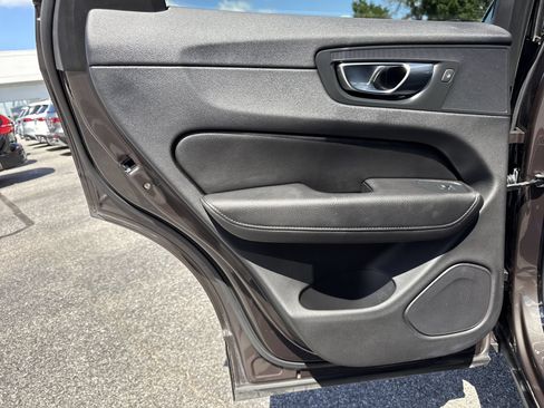 Used 2022 Volvo XC60 B5 Momentum w/ Climate Package FWD image 31