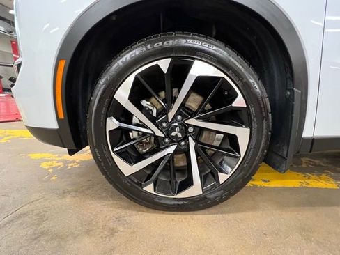 Used 2023 Mitsubishi Outlander SE image 10