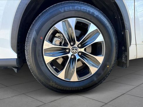 Used 2021 Toyota Highlander XLE image 10