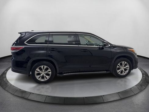 Used 2015 Toyota Highlander XLE FWD image 4