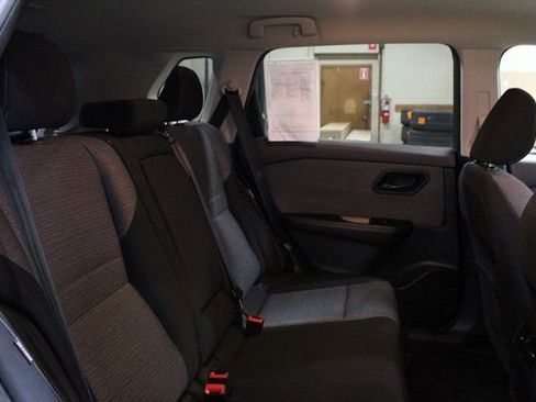Used 2021 Nissan Rogue S FWD image 12