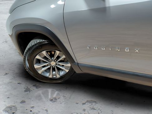 Used 2026 Chevrolet Equinox LT AWD/4WD image 13